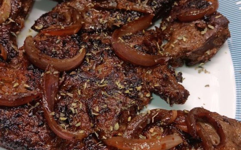 συκώτι-με-κρεμμύδια-και-λεμόνι-