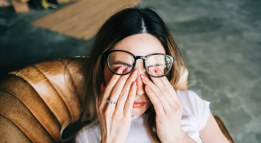 κουρασμένη-έφηβη-