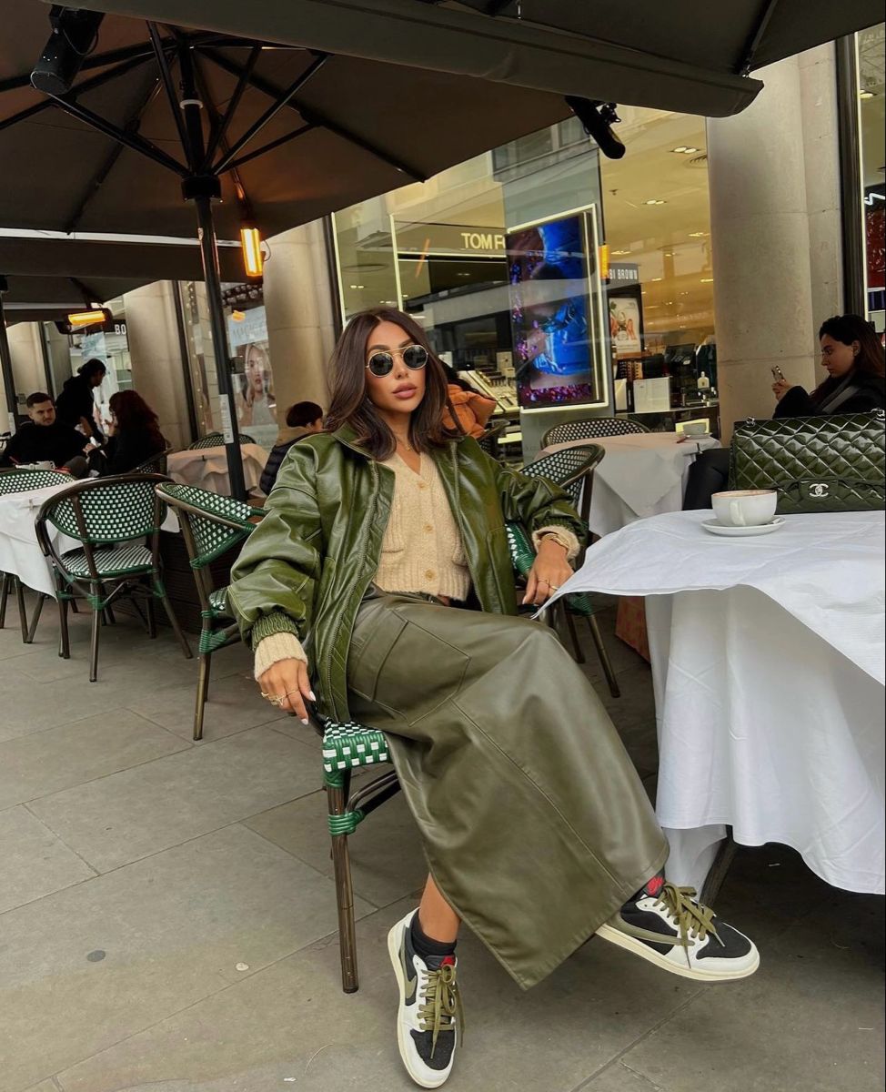 δερμάτινο-jacket-με-δερμάτινη-φούστα-