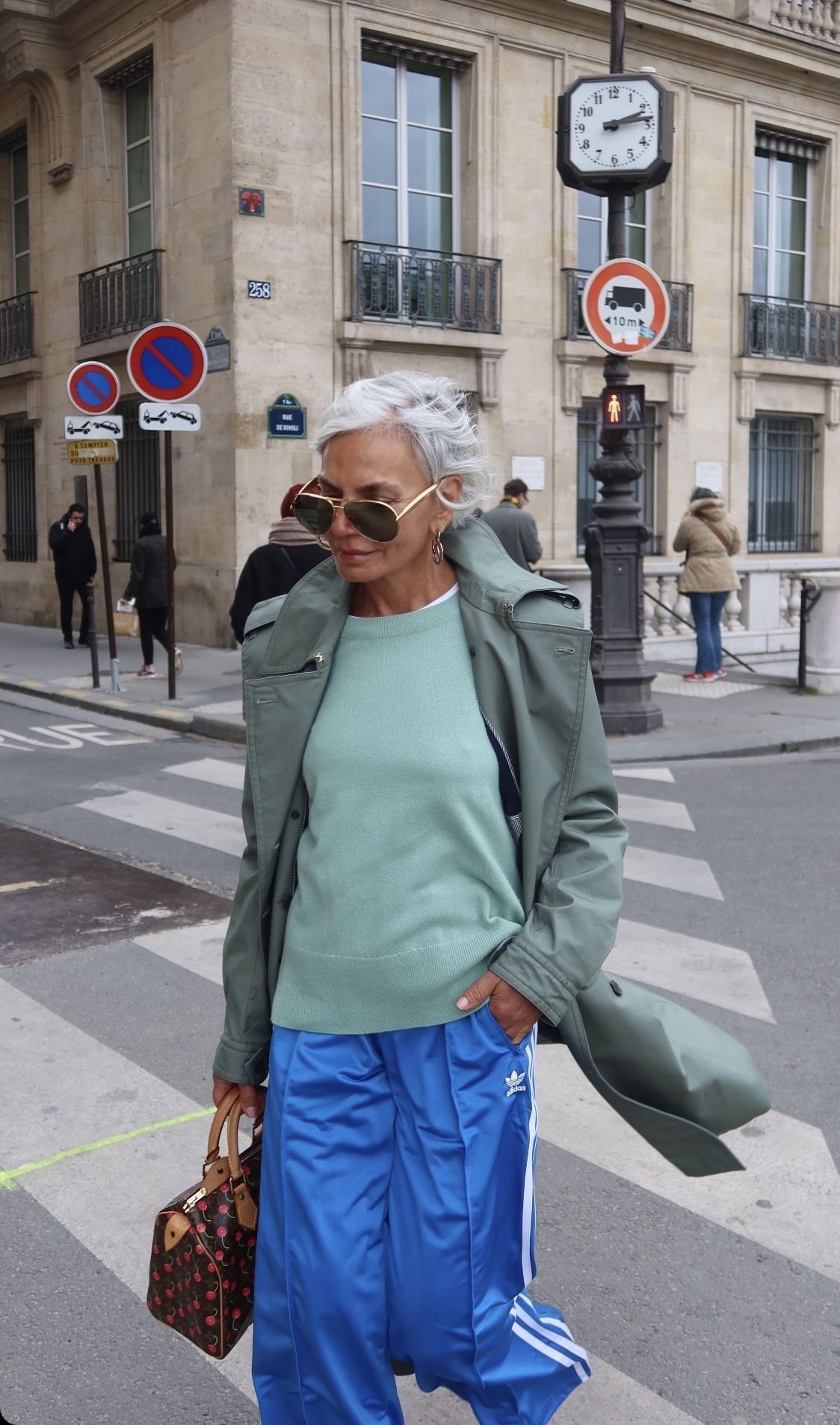 μπλε-φόρμα-με-γκρι-μπουφάν-και-φούτερ-