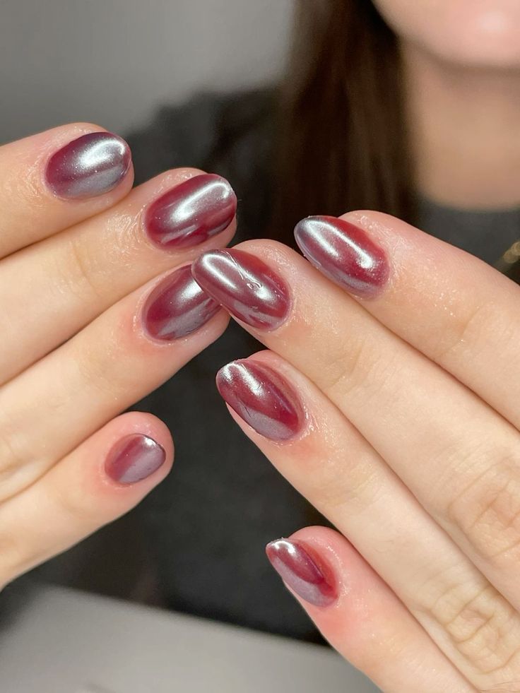 Νύχια Φθινόπωρο / Χειμώνας 2025 – 2026: Οι 10 Κορυφαίες Τάσεις της σεζόν σε Σχέδια και Χρώματα