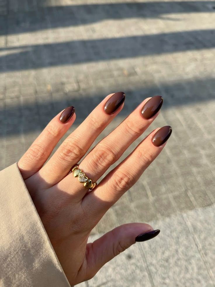 Νύχια Φθινόπωρο / Χειμώνας 2025 – 2026: Οι 10 Κορυφαίες Τάσεις της σεζόν σε Σχέδια και Χρώματα