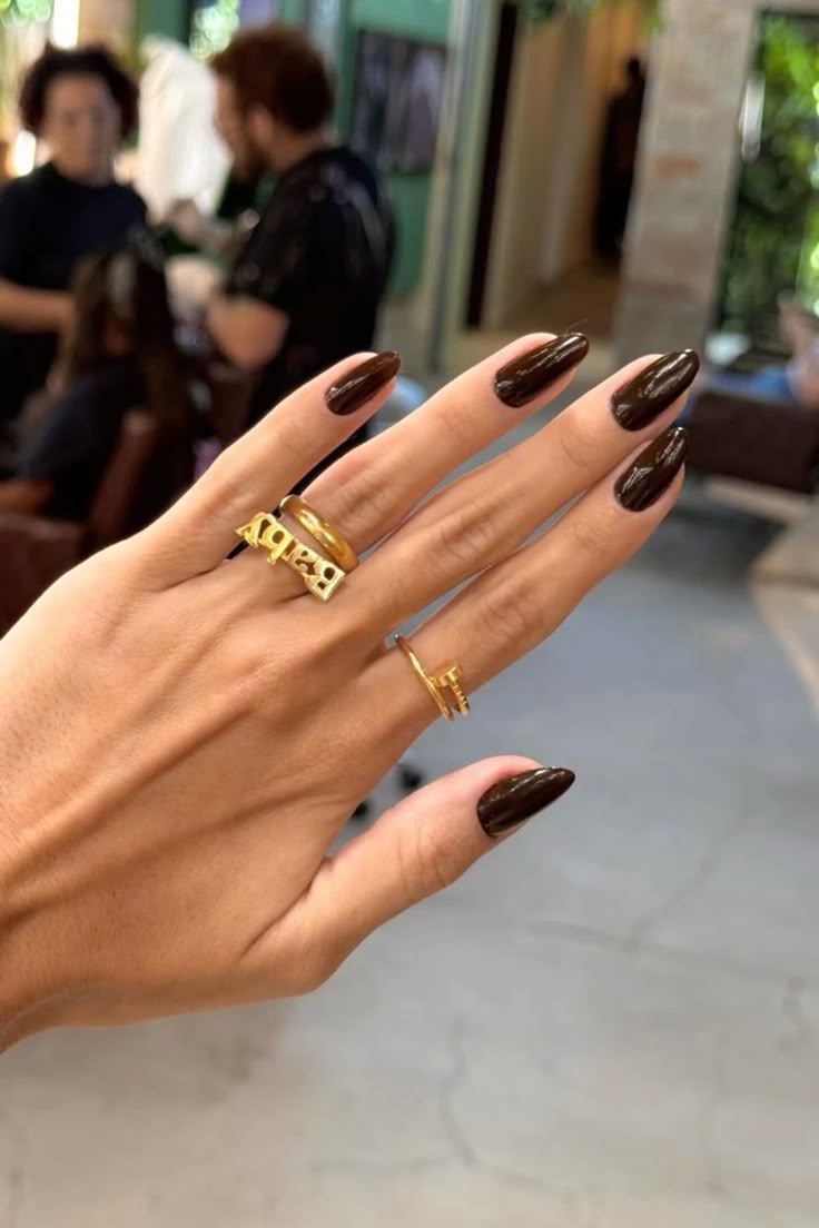 Νύχια Φθινόπωρο / Χειμώνας 2025 – 2026: Οι 10 Κορυφαίες Τάσεις της σεζόν σε Σχέδια και Χρώματα