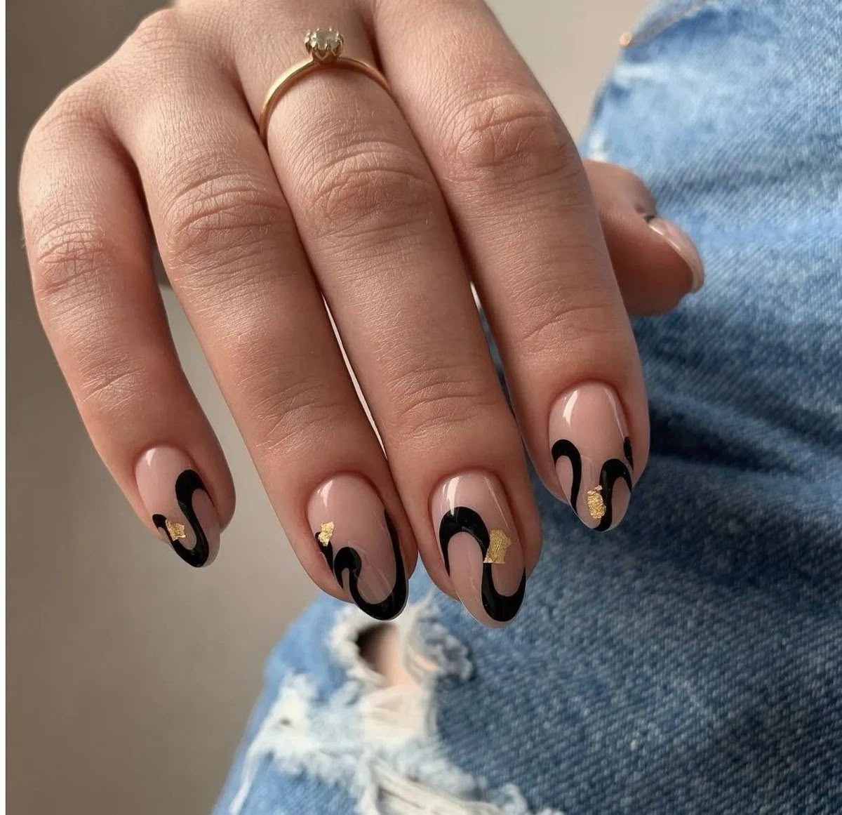 Νύχια Φθινόπωρο / Χειμώνας 2025 – 2026: Οι 10 Κορυφαίες Τάσεις της σεζόν σε Σχέδια και Χρώματα