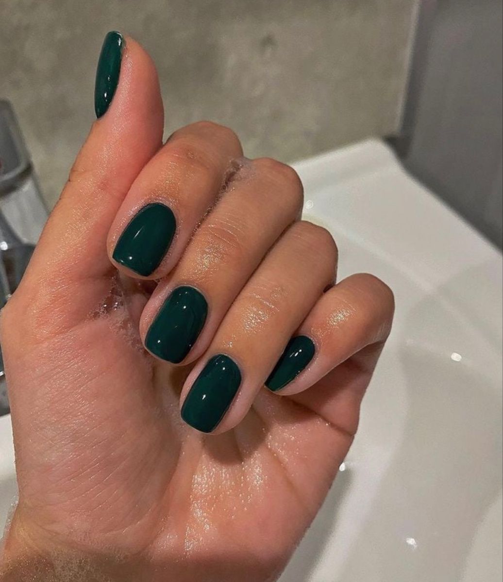 Νύχια Φθινόπωρο / Χειμώνας 2025 – 2026: Οι 10 Κορυφαίες Τάσεις της σεζόν σε Σχέδια και Χρώματα