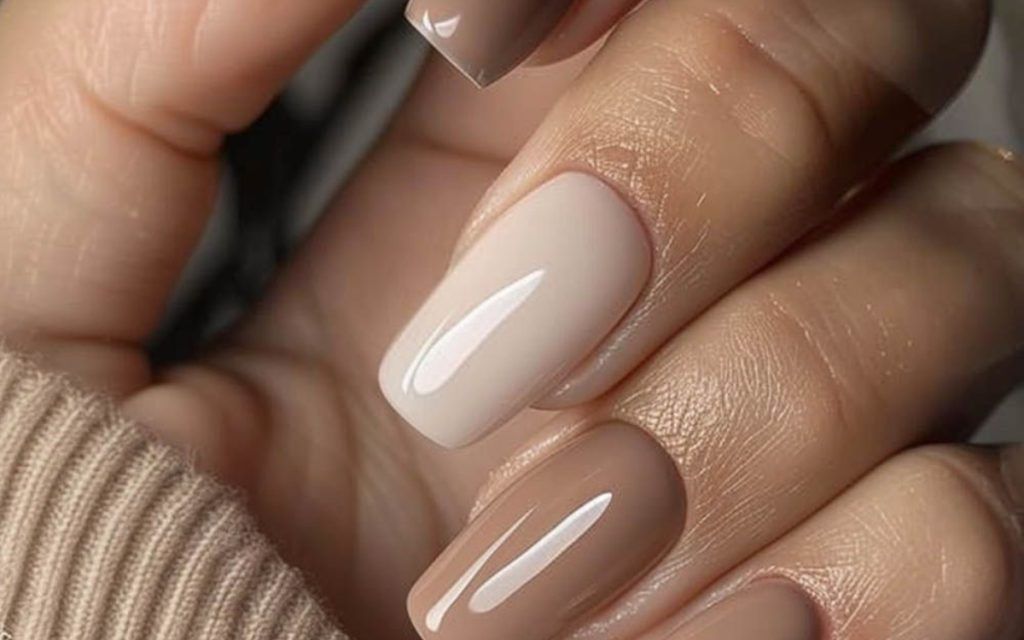 nude-τετράγωνα-νύχια-