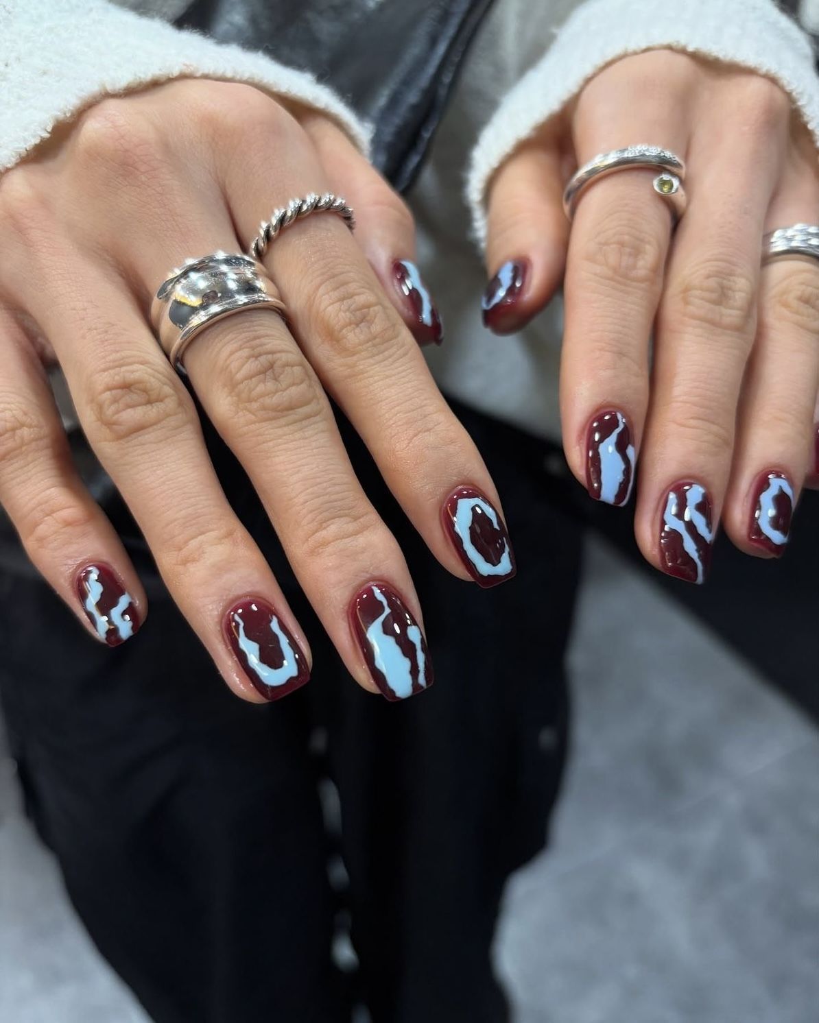 μπορντό-με-θαλασσί-νύχια- μπορντό-με-θαλασσί-νύχια-