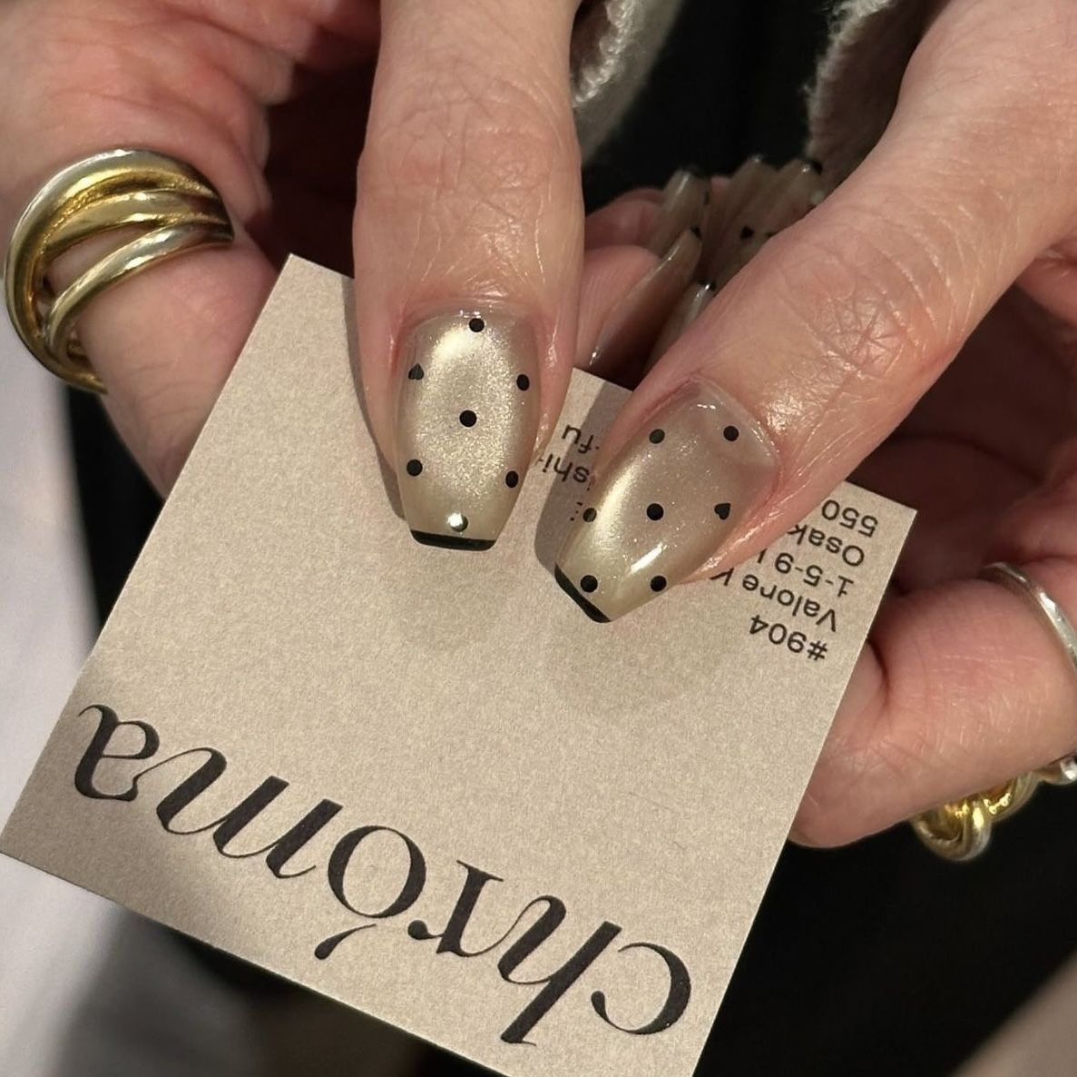 glazed-νύχια-με-γκλίτερ-και-πουά-σχέδιο- glazed-νύχια-με-γκλίτερ-και-πουά-σχέδιο-