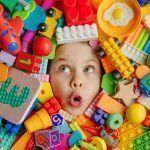 Παιδίατρος συμβουλεύει: Τα παιδιά είναι πιο ευτυχισμένα με λιγότερα παιχνίδια