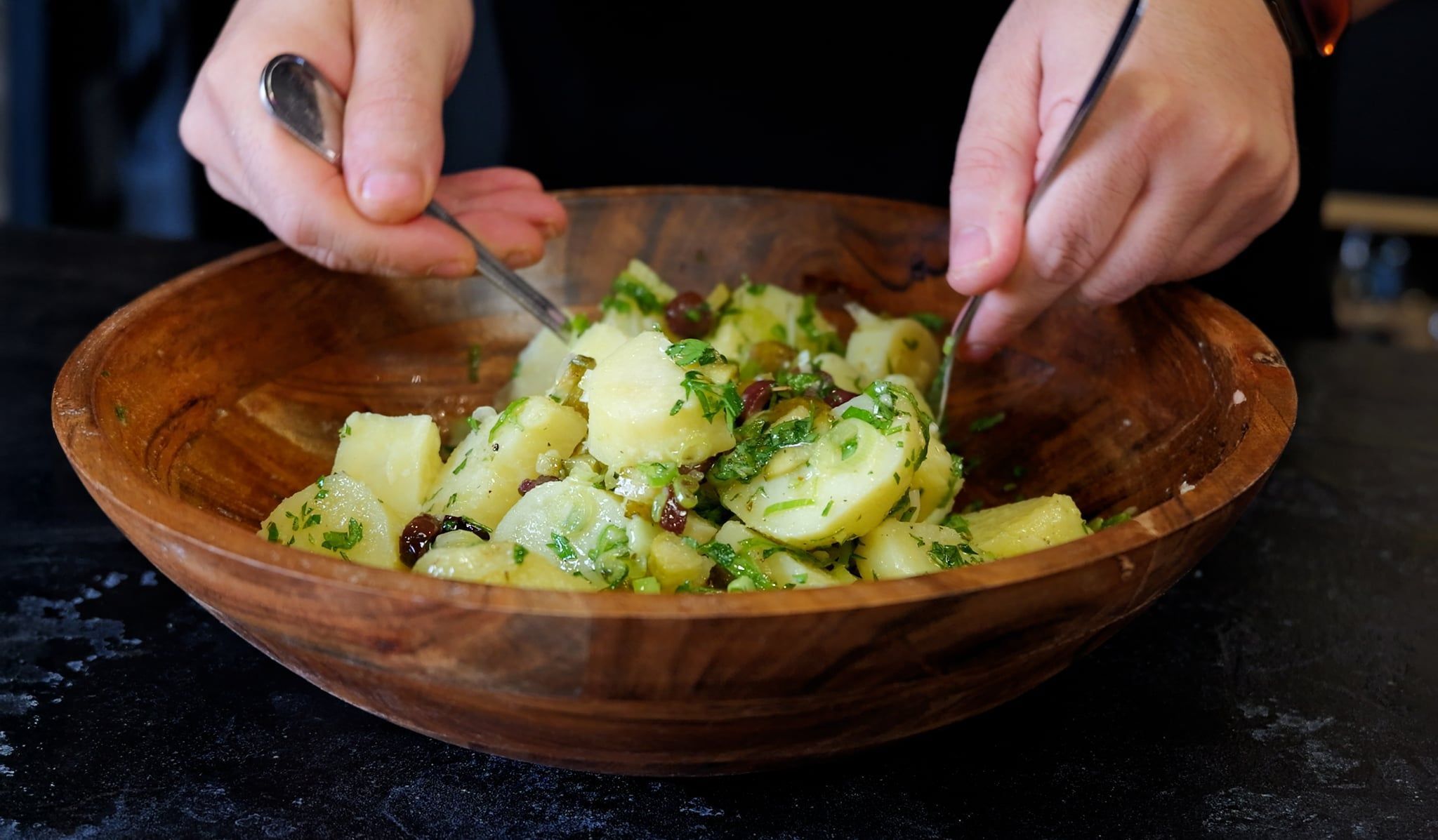 Πατατοσαλάτα με αγγουράκι τουρσί για τον Δεκαπενταύγουστο