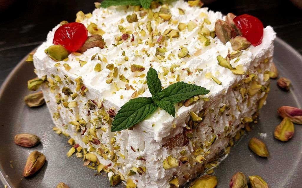 Σιροπιαστό γλυκό ψυγείου με φιστίκι Αιγίνης