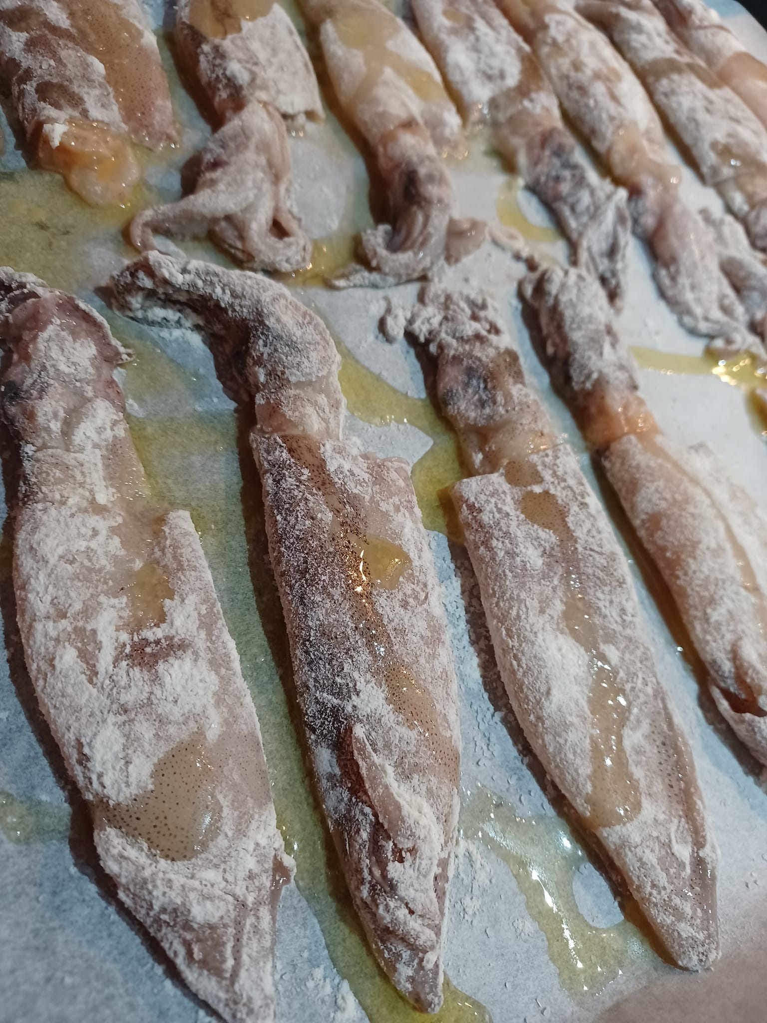 Συνταγή για καλαμαράκια στον φούρνο σαν τηγανιτά για τη νηστεία του Δεκαπενταύγουστου