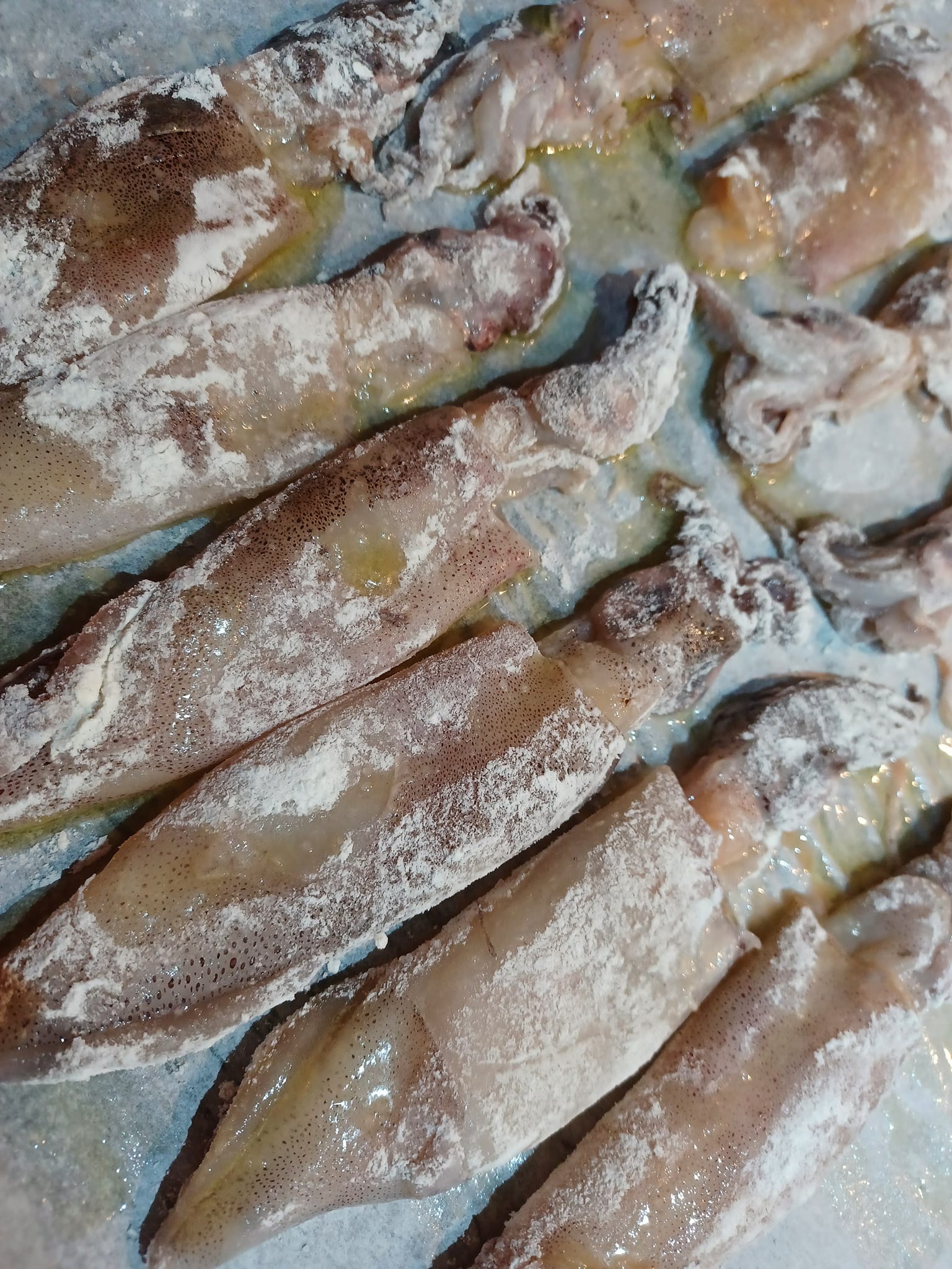 Συνταγή για καλαμαράκια στον φούρνο σαν τηγανιτά για τη νηστεία του Δεκαπενταύγουστου