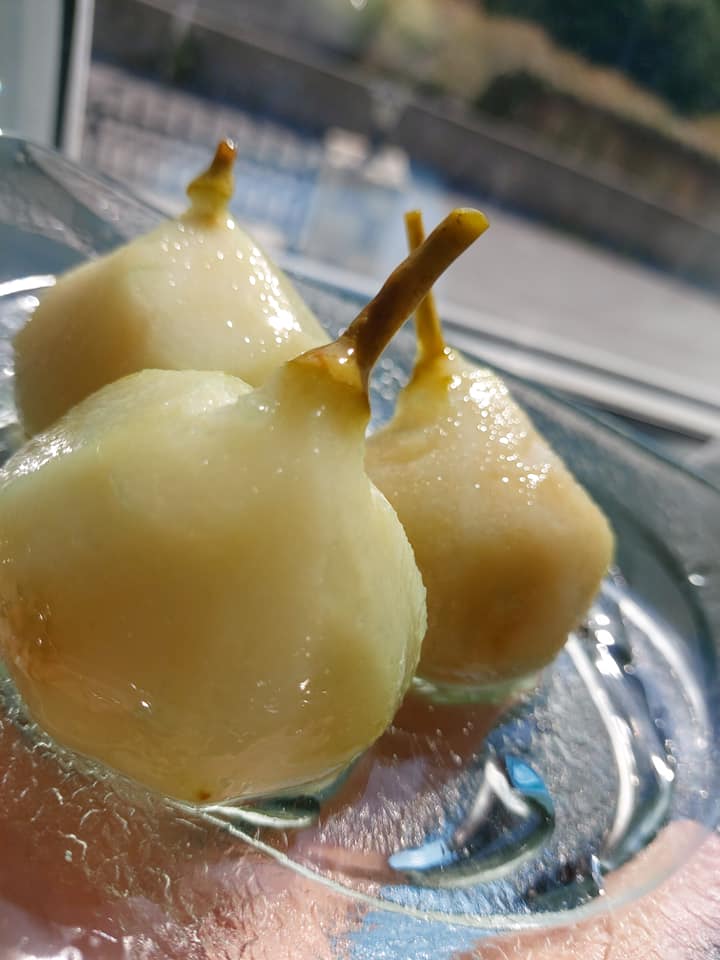 αχλάδι-χωρίς-φλούδα- αχλάδι-χωρίς-φλούδα-