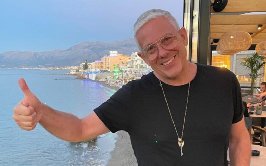 Τάσος Δούσης: «Κόλαφος» η νέα του ανάρτηση- «Οι ηλεκτρονικές πιπίλες που βάζετε στα παιδιά σας θα σας επιστραφούν με πόνο»