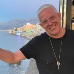 Τάσος Δούσης: «Κόλαφος» η νέα του ανάρτηση- «Οι ηλεκτρονικές πιπίλες που βάζετε στα παιδιά σας θα σας επιστραφούν με πόνο»