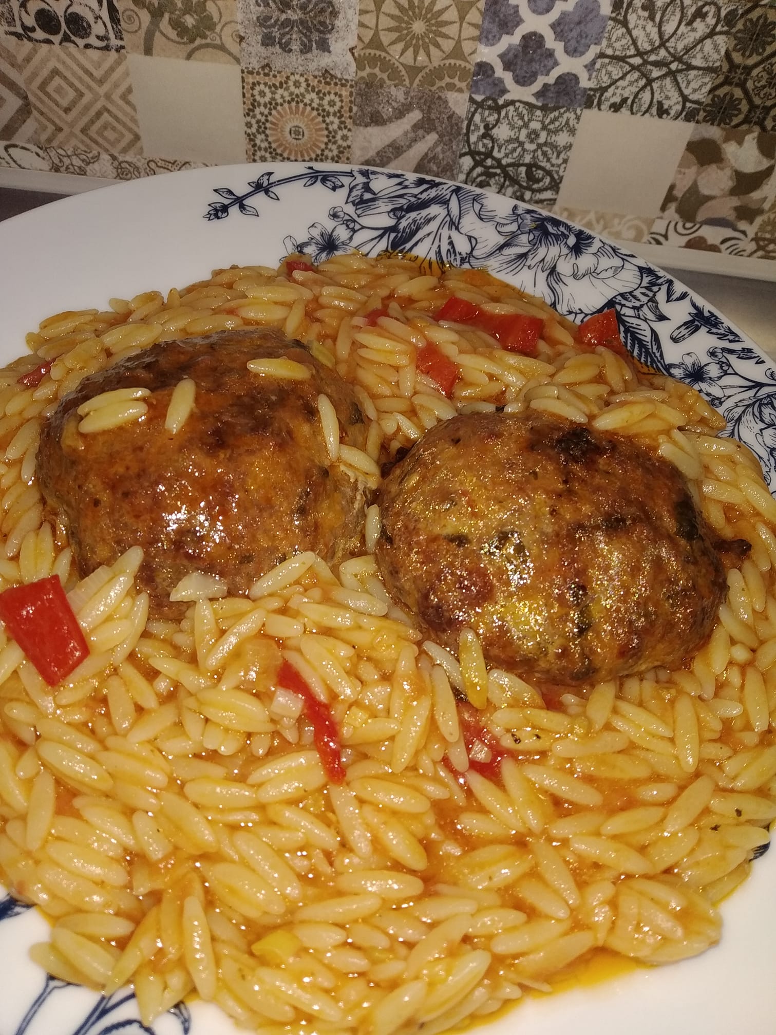 μπιφτέκια-με-μανέστρα-