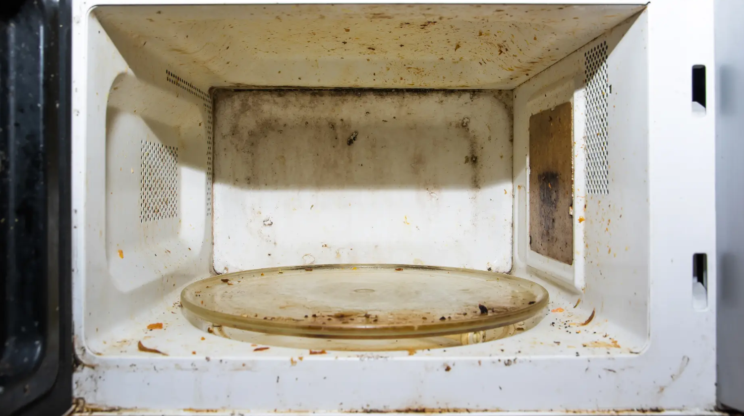 Το κόλπο της γιαγιάς μου για να μη μυρίζει ο φούρνος μικροκυμάτων χωρίς καθάρισμα