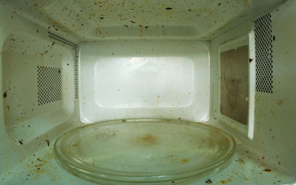 Το κόλπο της γιαγιάς μου για να μη μυρίζει ο φούρνος μικροκυμάτων χωρίς καθάρισμα