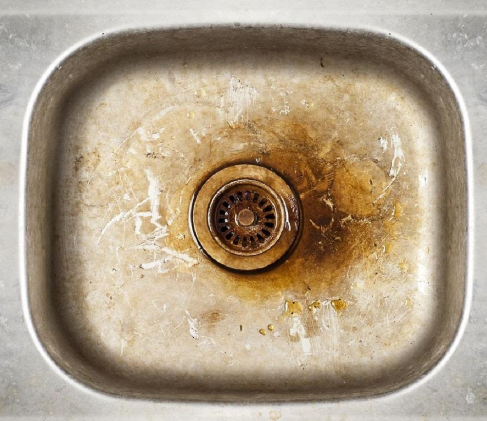 Το κόλπο της γιαγιάς μου για να μη βρωμάει ο νεροχύτης για μέρες μόνο με 2 υλικά