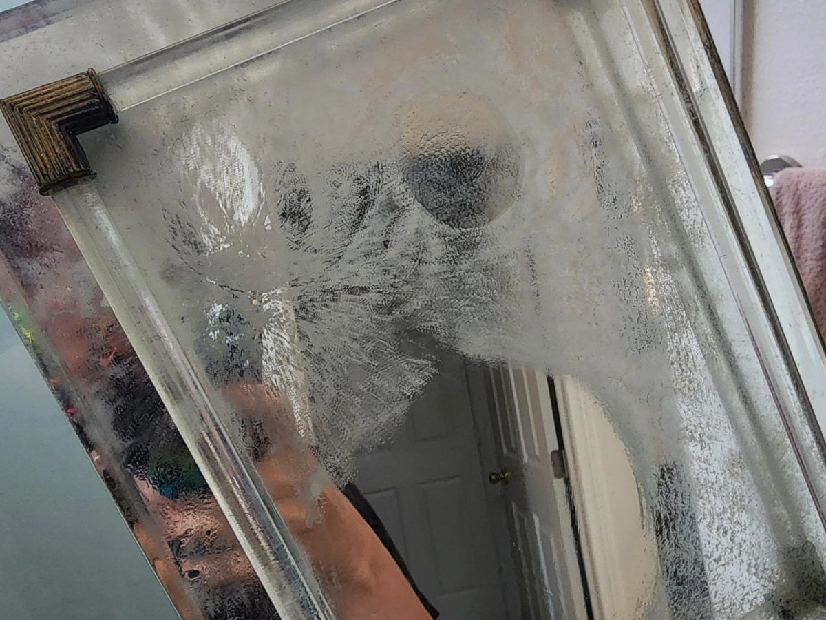 Το μυστικό υλικό της μαμάς μου που κάνει τους καθρέφτες να λάμπουν - Υπάρχει σε κάθε σπίτι