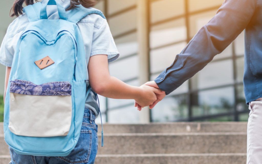 Το παιδί αλλάζει σχολείο: 5+1 τρόποι για να του κάνουμε ομαλή την μετάβαση