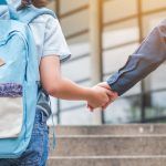 Το παιδί αλλάζει σχολείο: 5+1 τρόποι για να του κάνουμε ομαλή την μετάβαση