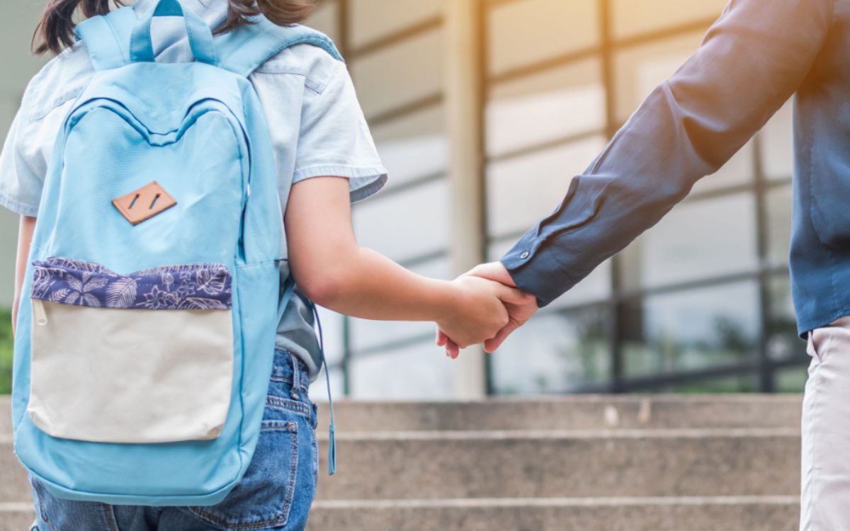 Το παιδί αλλάζει σχολείο: 5+1 τρόποι για να του κάνουμε ομαλή την μετάβαση