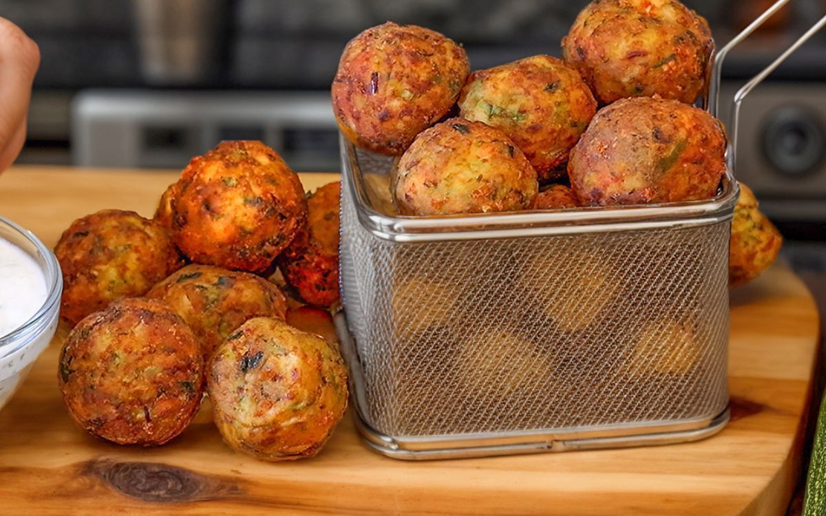 Εύκολες τραγανές κολοκυθοκροκέτες για ορεκτικό της τελευταίας στιγμής