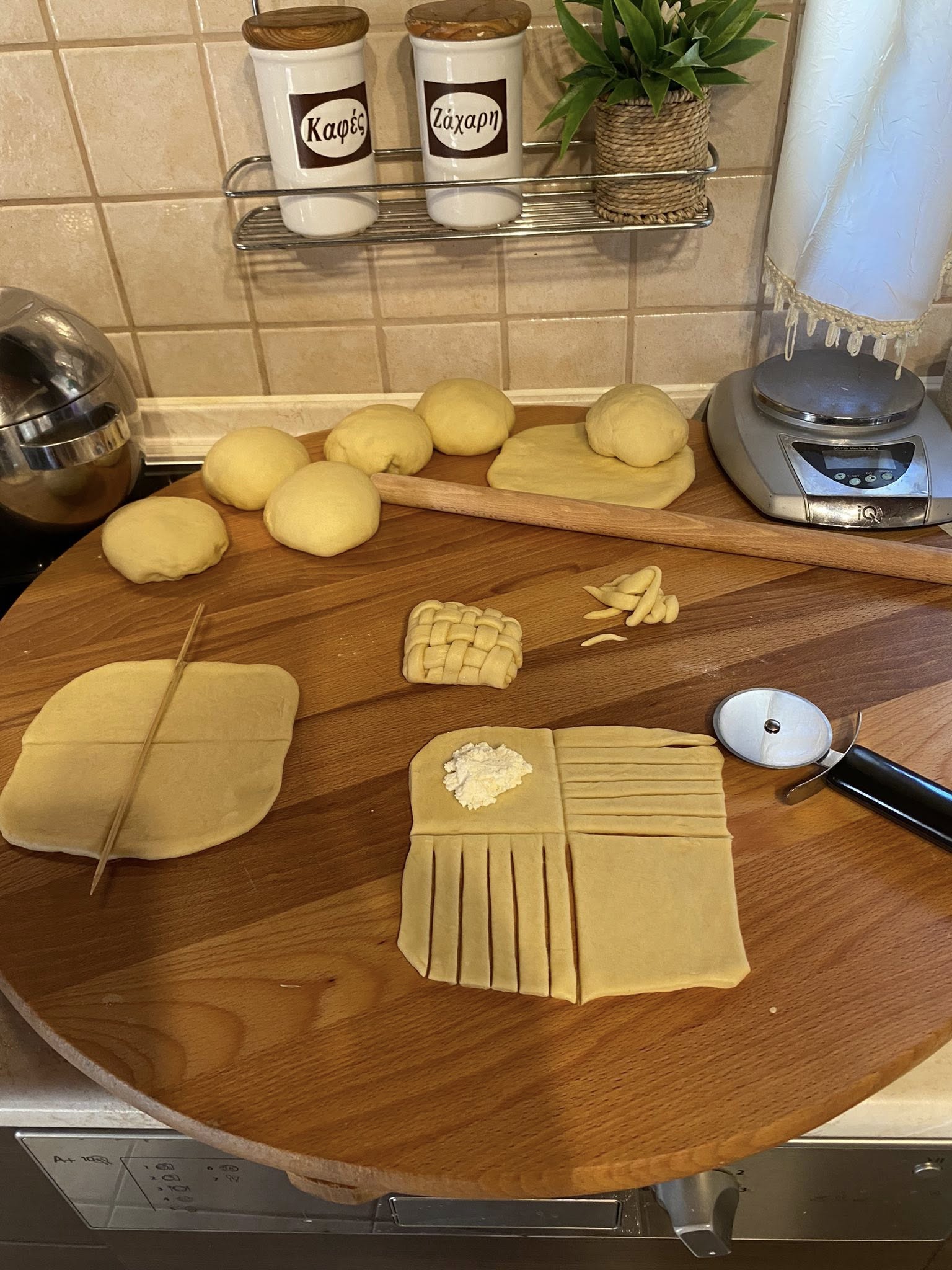 τυρόπιτα-με-σχέδιο- τυρόπιτα-με-σχέδιο-