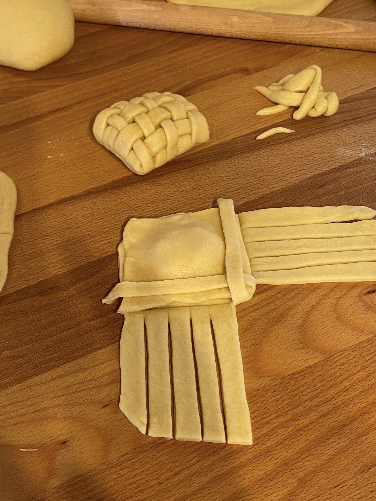 τυρόπιτα-με-σχέδιο- τυρόπιτα-με-σχέδιο-