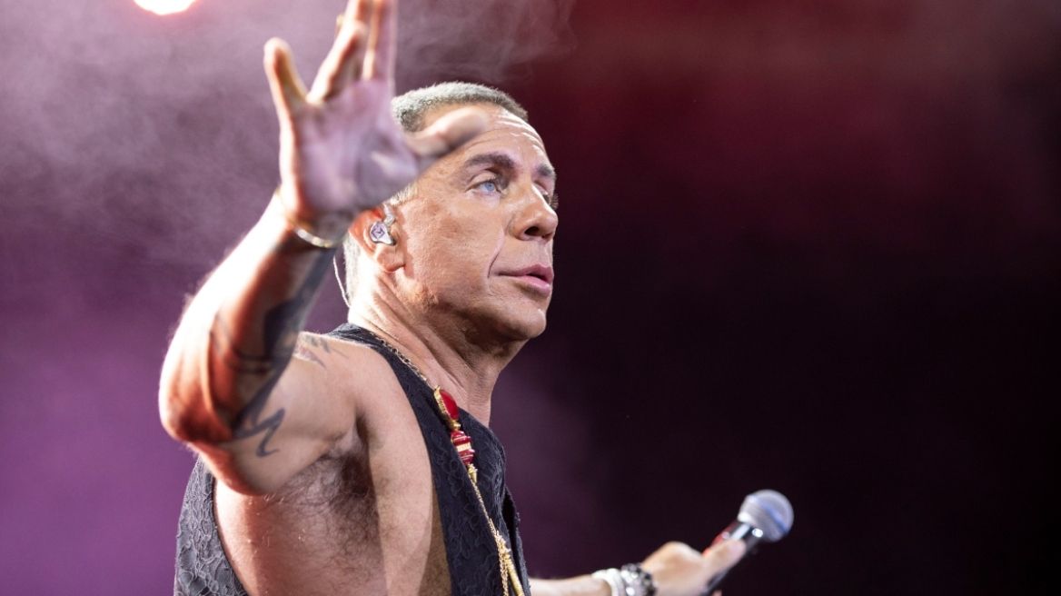 Ο τραγουδιστής Γιώργος Μαζωνάκης εισήχθη σε δημόσια ψυχιατρική κλινική