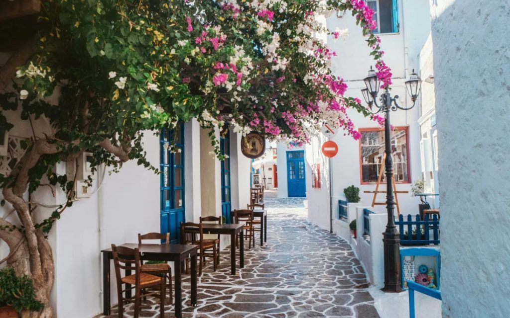 σοκάκι-σε-ελληνικό-νησί-