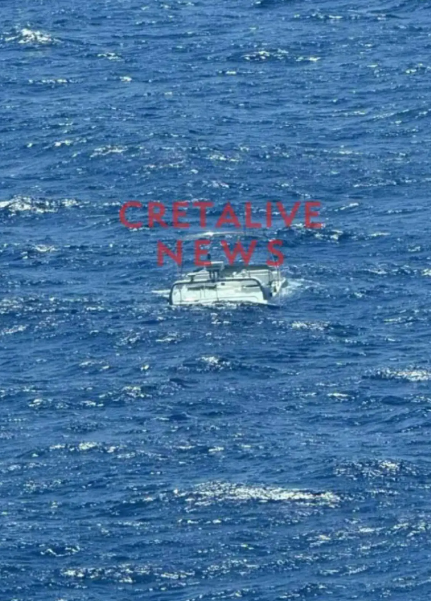 Βυθίστηκε το σκάφος του Απόστολου Λύτρα κοντά στη Σαντορίνη - Ήταν μέσα και η σύζυγός του