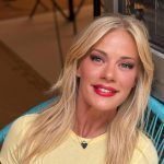 Ζέτα Μακρυπούλια: Φωτογραφίζεται με μπικίνι και χωρίς ίχνος μακιγιάζ στη θάλασσα και σοκάρει τους πάντες