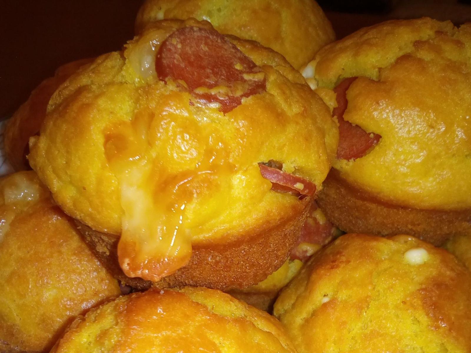 αλμυρά-κεκάκια-με-λουκάνικο-