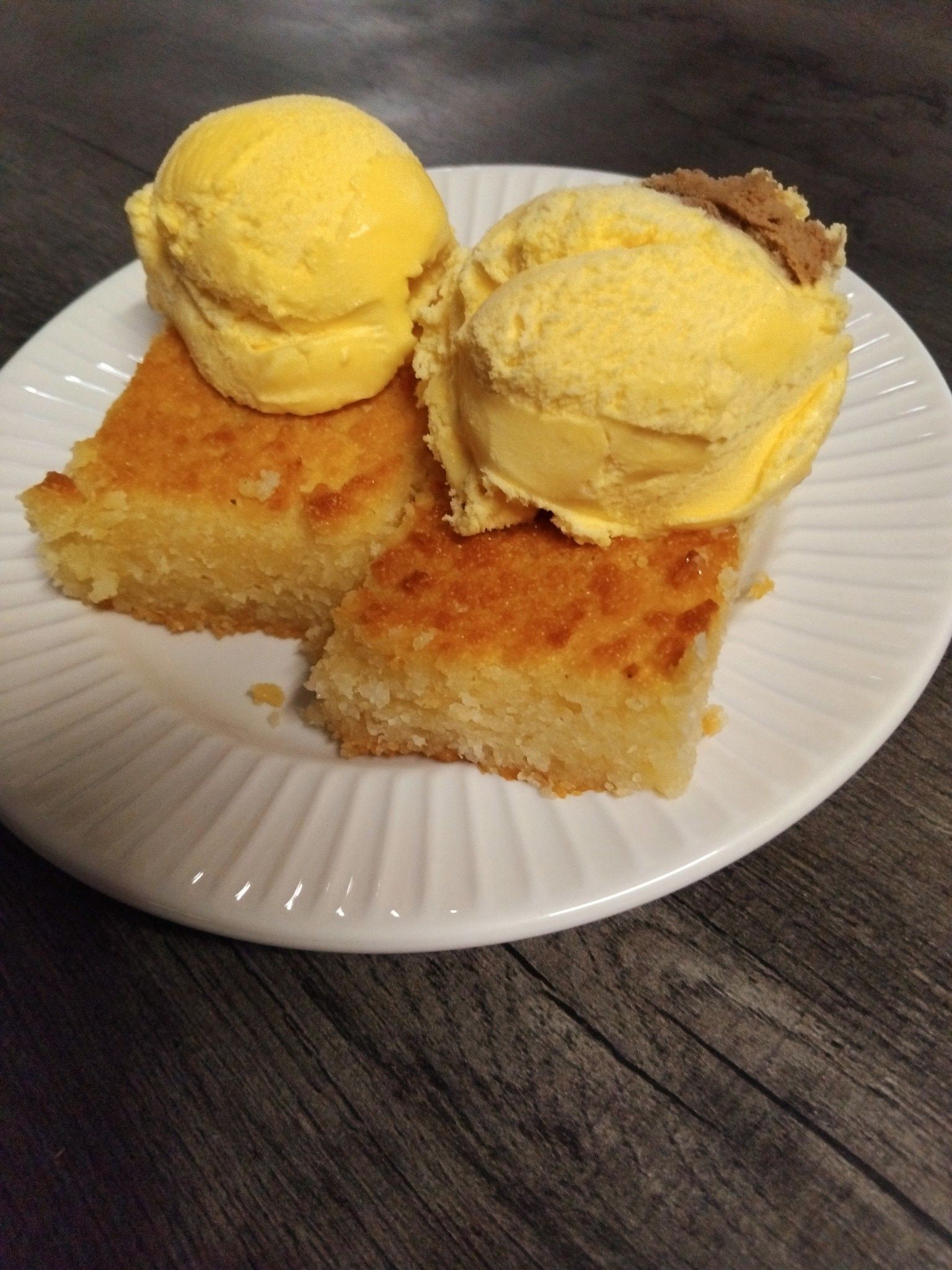 Basbousa-με-παγωτό-