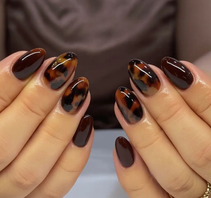 καφέ-νύχια-με-ταρταρούγα-