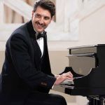 Grand Hotel: Η Αλίκη προσπαθεί να σταματήσει το Ρήγα από την κατρακύλα αλλά μάταια