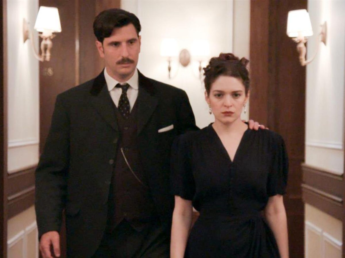 Grand Hotel: Ο Ρήγας σαπίζει στο ξύλο την Αλίκη