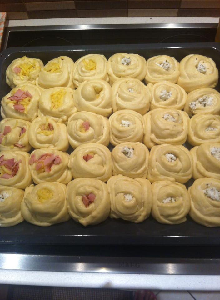 Αφράτα γεμιστά ψωμάκια για το σχολείο