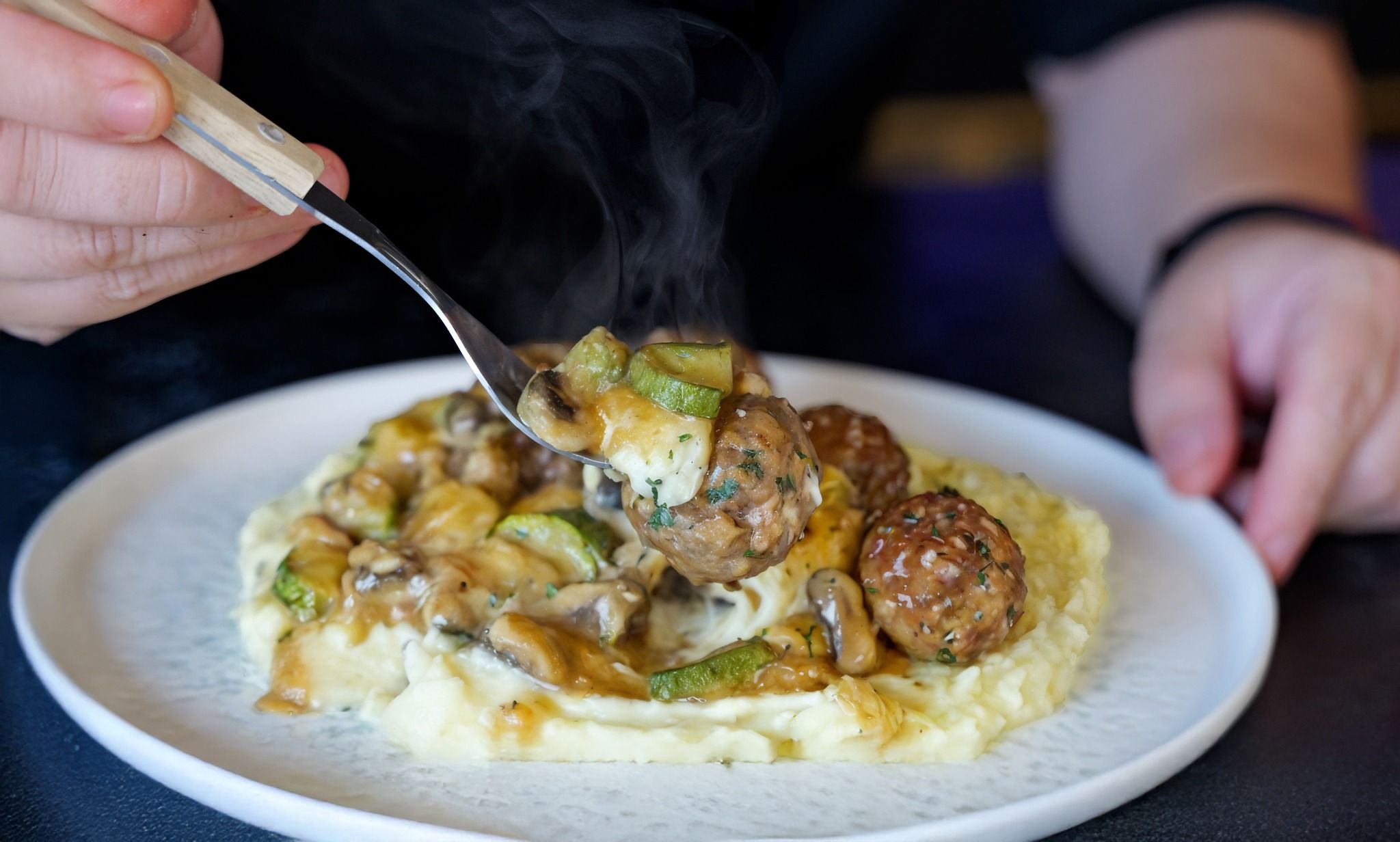 κεφτεδάκια-με-λεμονάτη-σάλτσα-συνταγή-