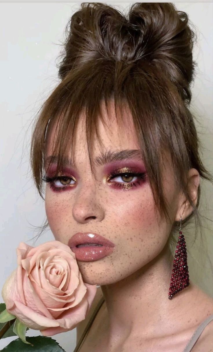 μπορντό-σκιά-με-χρυσά-γκλίτερ-και-nude-lip gloss- μπορντό-σκιά-με-χρυσά-γκλίτερ-και-nude-lip gloss-