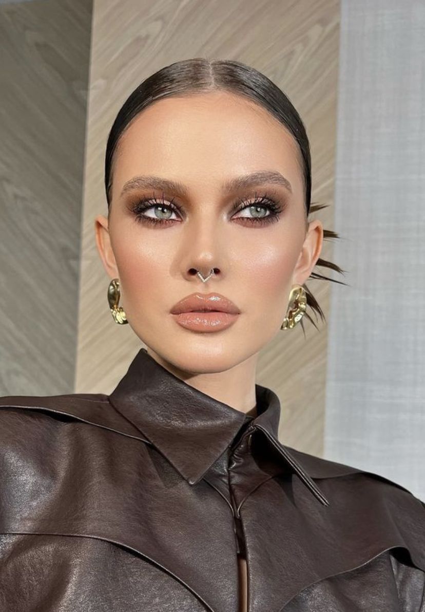 nude-lip gloss-στα-χείλη- nude-lip gloss-στα-χείλη-