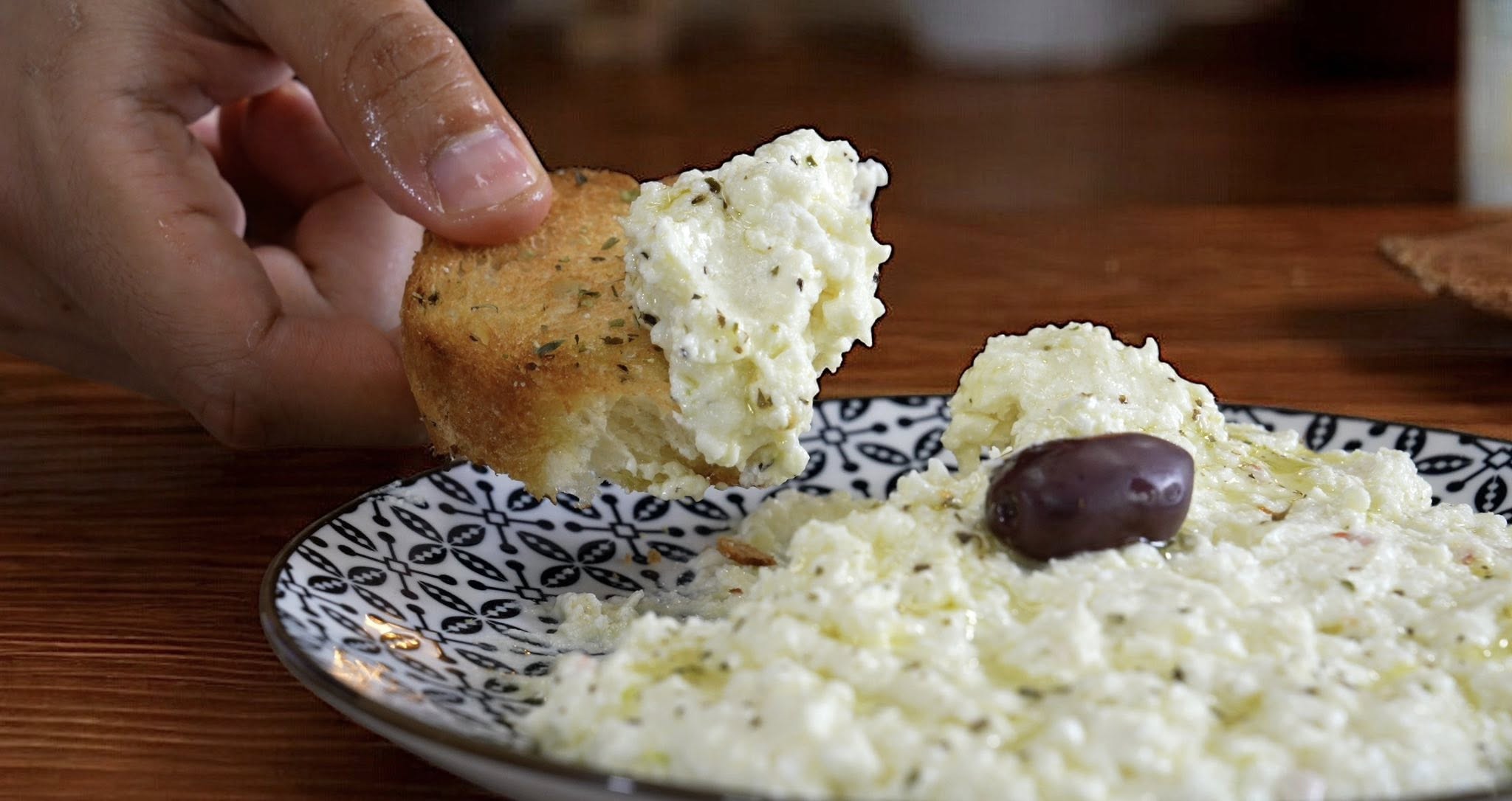 Η αυθεντική συνταγή για τυροκαφτερή όπως στις ταβέρνες