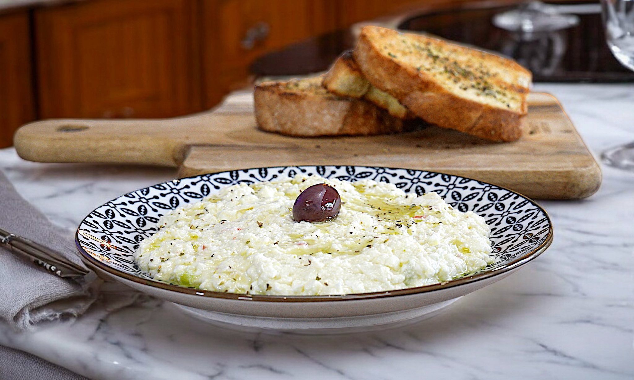 Η αυθεντική συνταγή για τυροκαφτερή όπως στις ταβέρνες