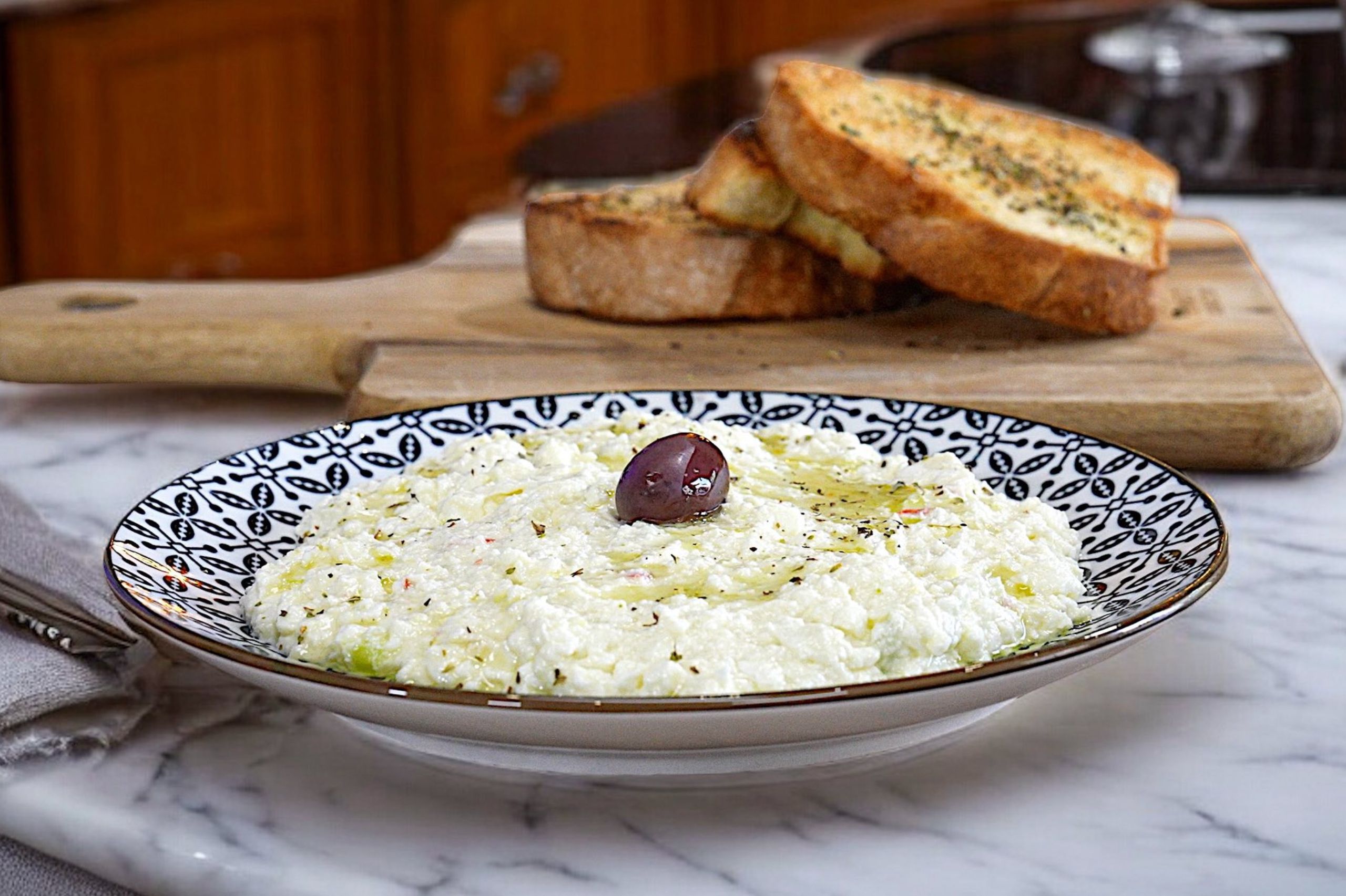 Η αυθεντική συνταγή για τυροκαφτερή όπως στις ταβέρνες