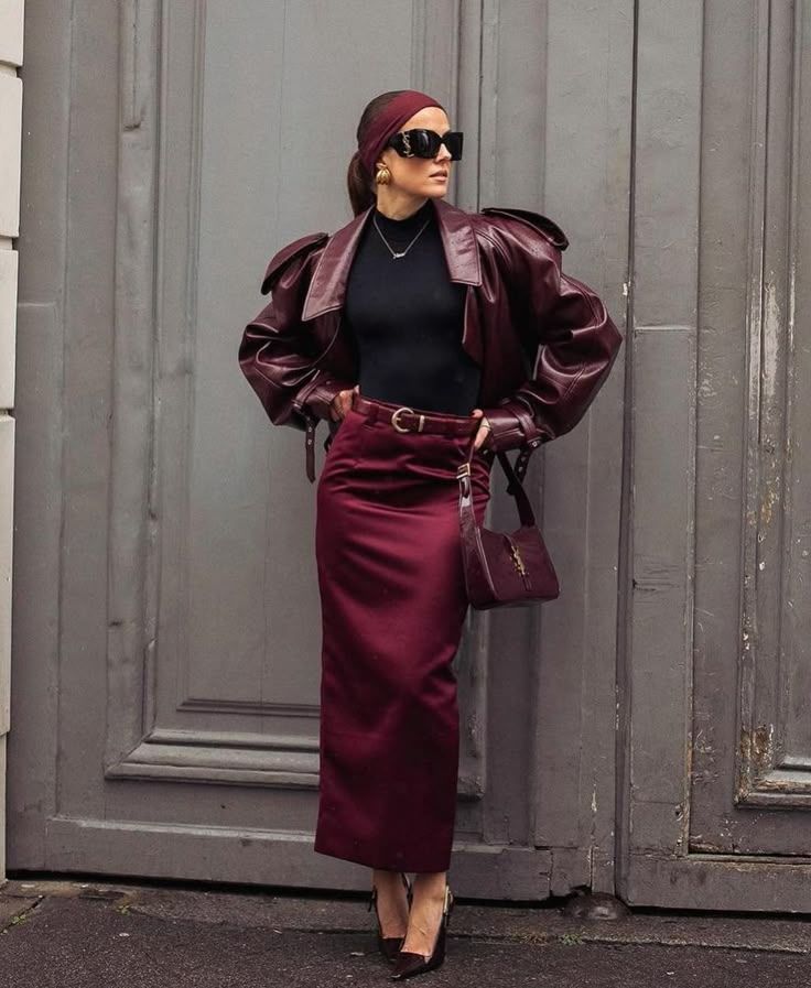 βουργουνδί-δερμάτινο-jacket-με-μάξι φούστα- βουργουνδί-δερμάτινο-jacket-με-μάξι φούστα-