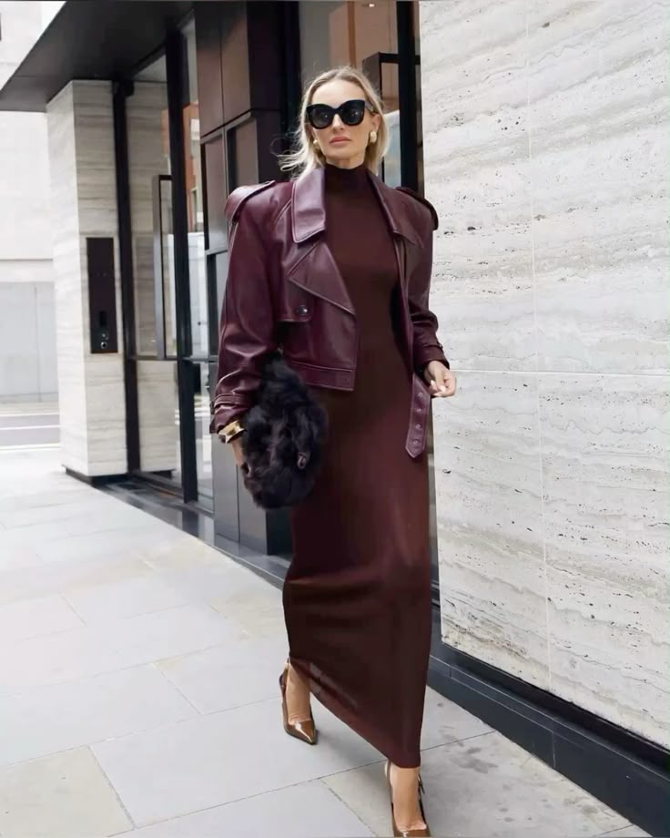 βουργουνδί-δερμάτινο-jacket-με-μάξι φόρεμα- βουργουνδί-δερμάτινο-jacket-με-μάξι φόρεμα-