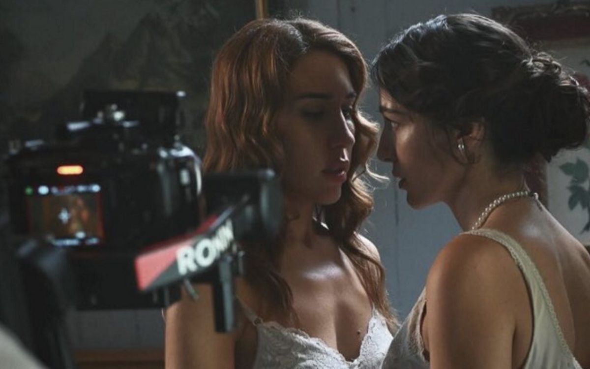 Άγιος 'Ερωτας: Ο Κυριάκος πιάνει στο κρεβάτι την κόρη του με την Άννα